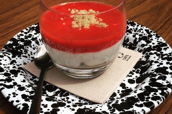 Crème fromage blanc vanille, coulis de fraises, Cuisine Responsable, bio, locale